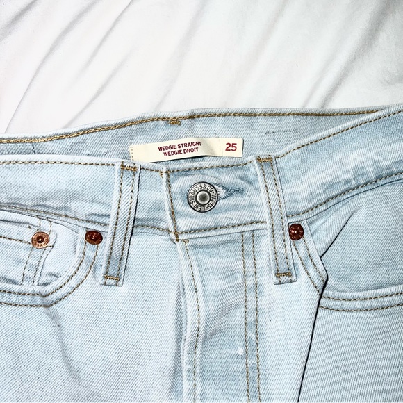 Levi’s Wedgie Jean (NWOT) - Picture 4 of 5